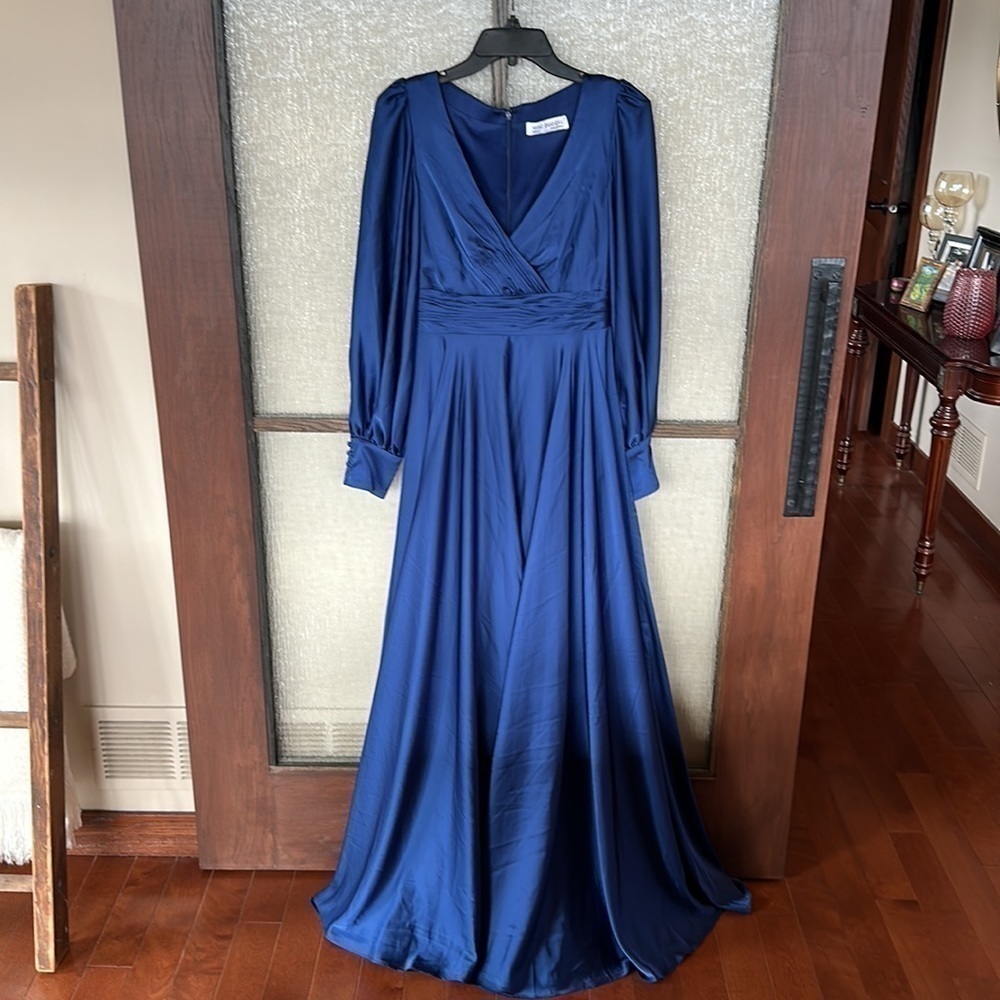 Mac Duggal Long Split Bishop Sleeve Surplice V-Neck A-Line Gown in Blue size 6 - Picture 6 of 13
